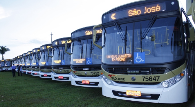 Governador Agnelo Queiroz entrega nova frota de ônibus em Brazlândia